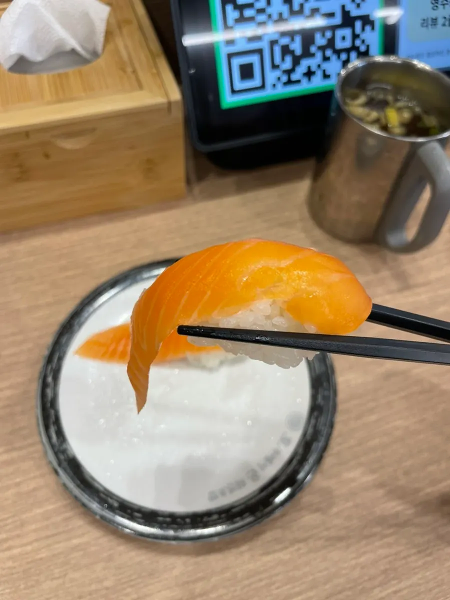 A conveyor-belt sushi meal starting with salmon