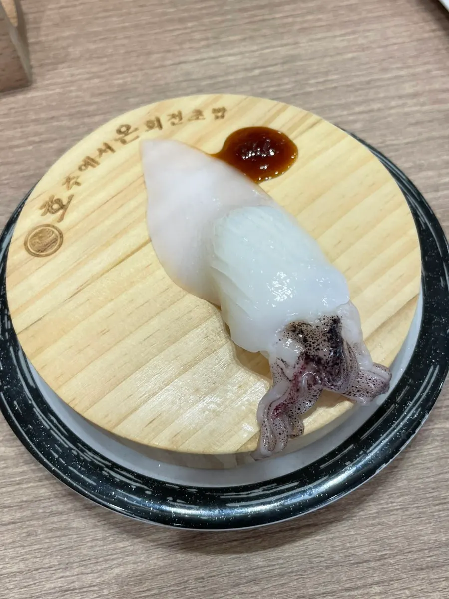 Sushi plates with high-quality sashimi
