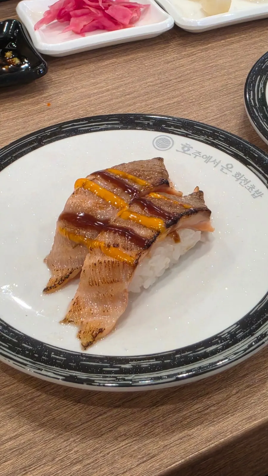 한 접시 2200원 초밥 메뉴