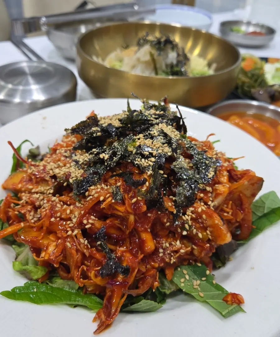 Tangy Pohang mulhoe broth