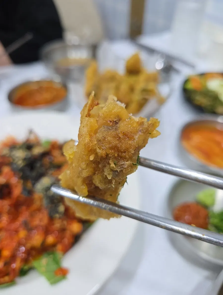 Seasoned raw squid with side dishes