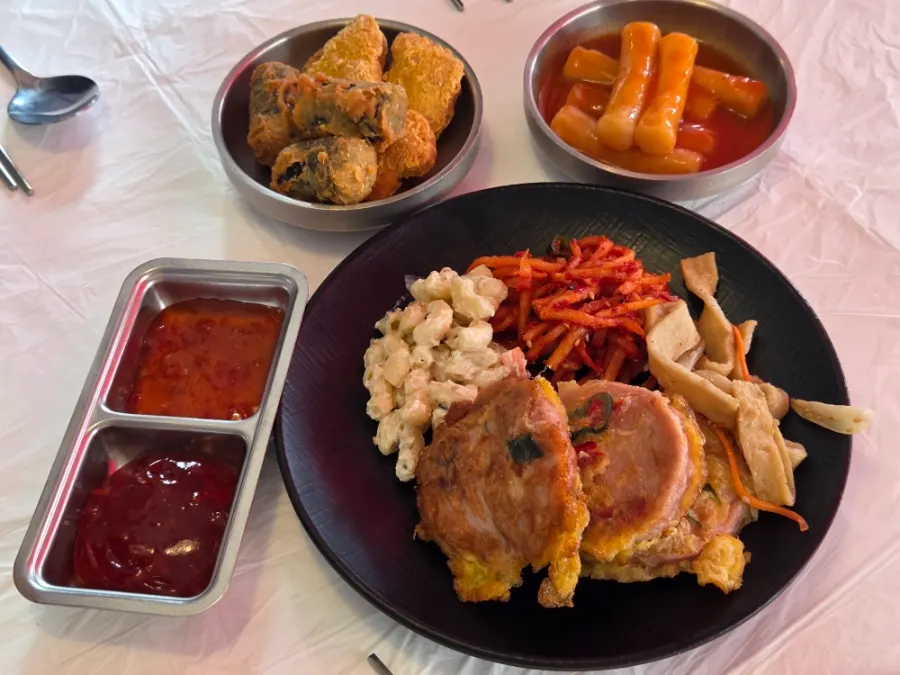 반찬 한 상과 맥주 한 병