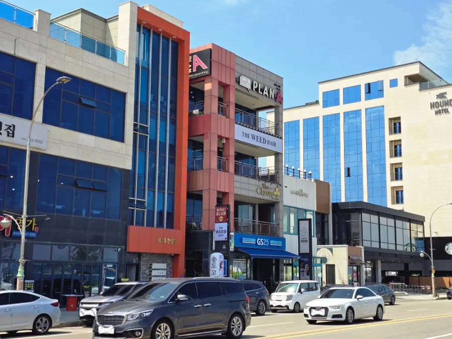 송도해수욕장 앞 플랜에이레스토랑 건물 외관