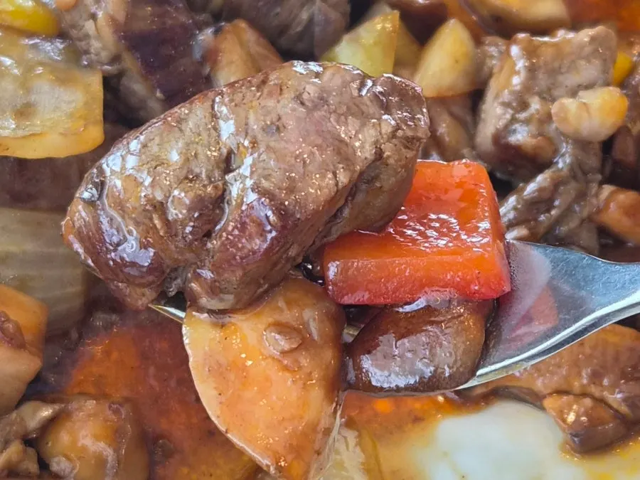 Hanwoo chop steak with mushrooms and bell peppers