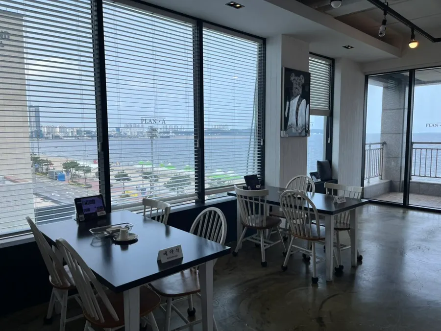 Interior and floor-to-ceiling windows of Plan A's 4th-floor store