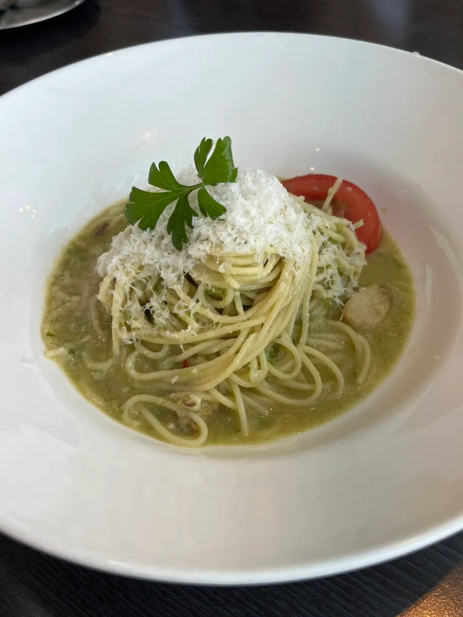 Cheongyang pepper aglio olio noodles with the sea in the background