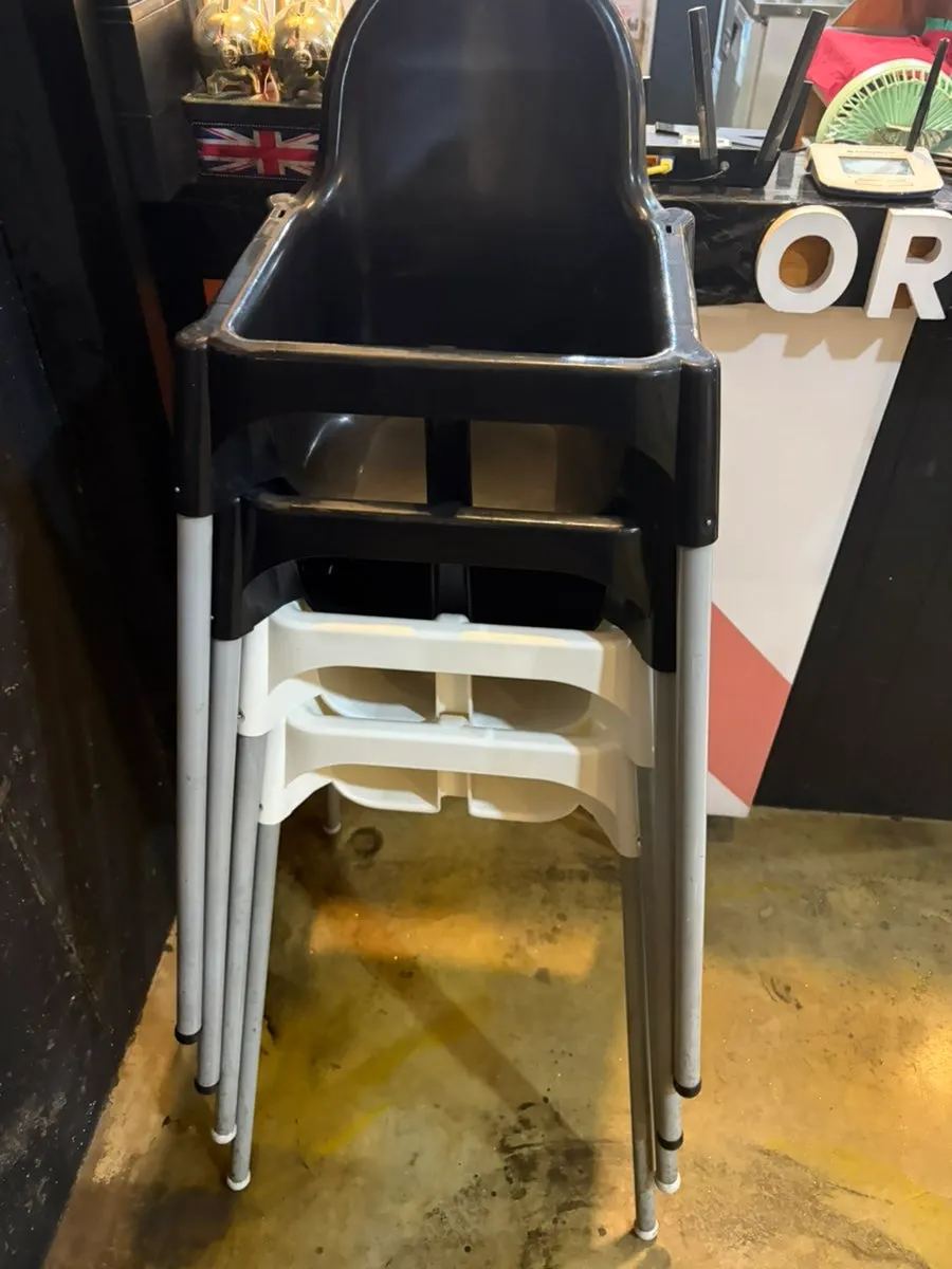 Spacious group table in the back of the restaurant