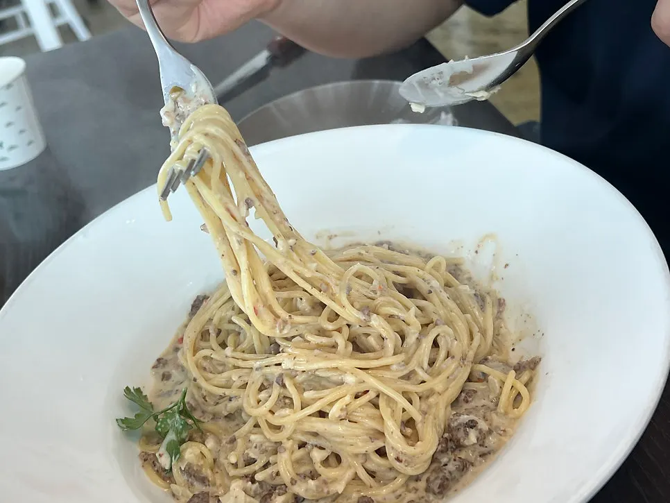 거의 비운 파스타 접시