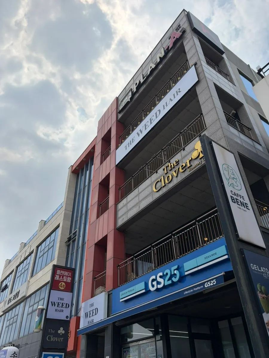 Exterior of the building housing Plan A Restaurant in front of Songdo Beach, Pohang