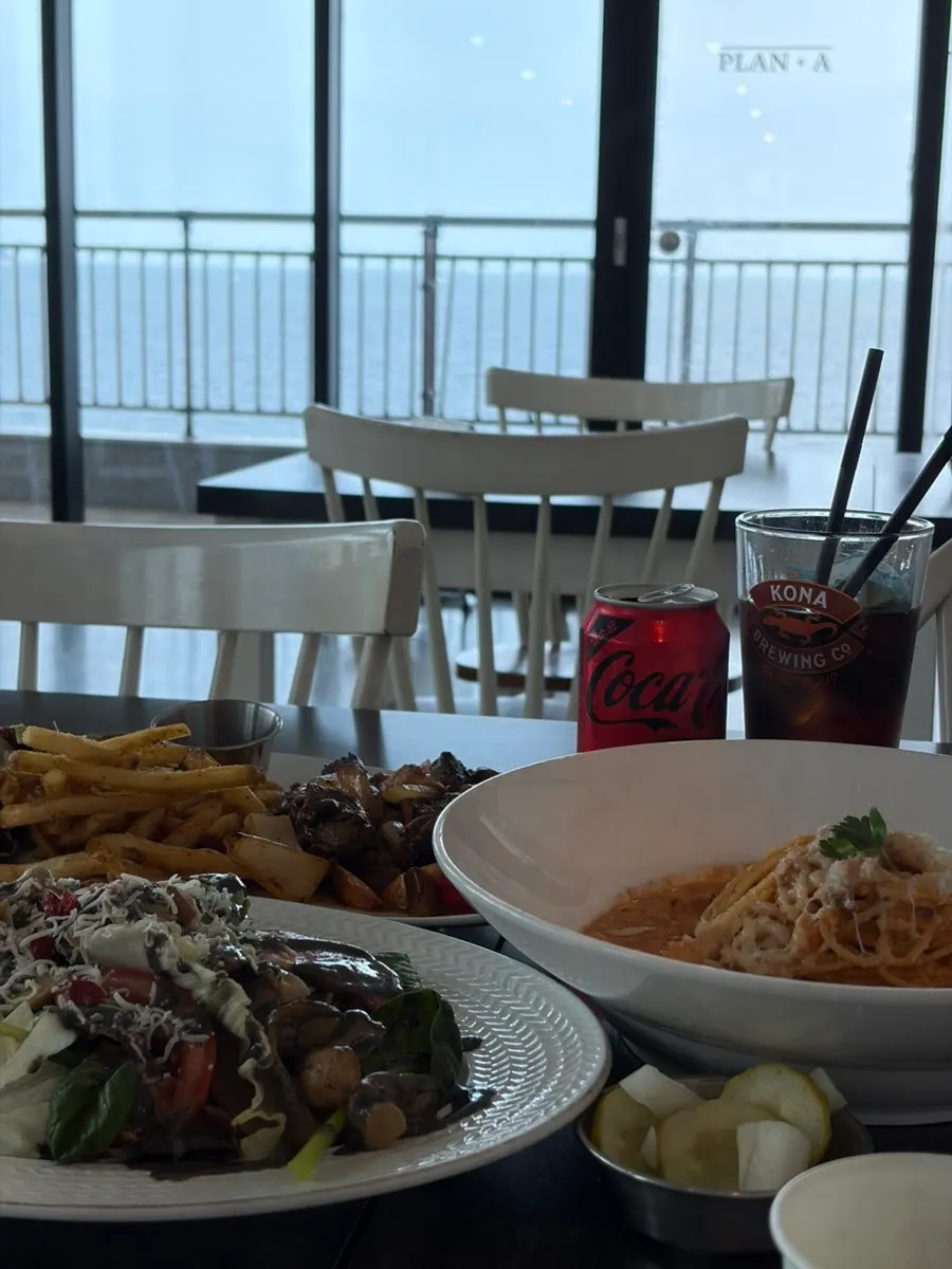 Pasta plate with Songdo's sea in the background