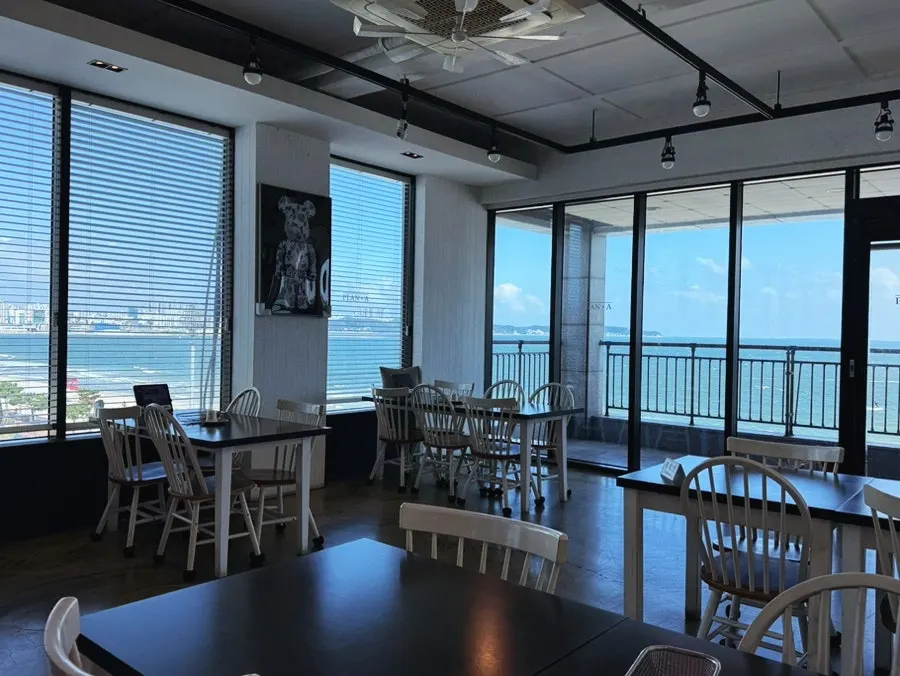 Dining hall with a view of the East Sea through floor-to-ceiling windows