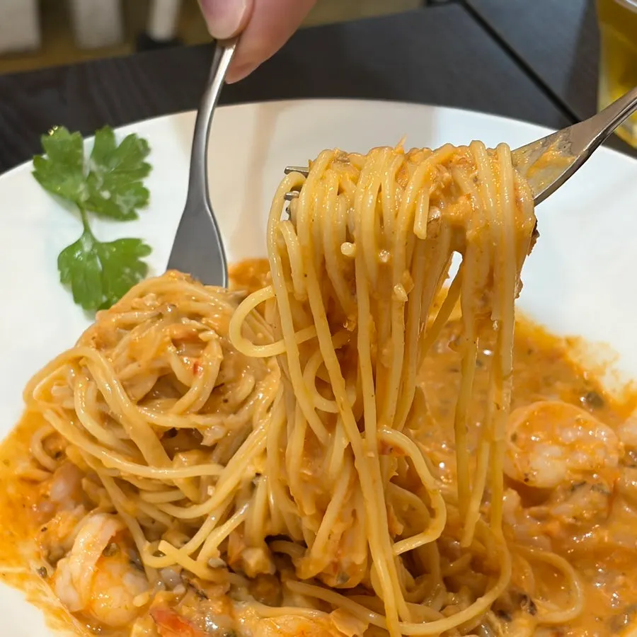 A plate of shrimp rosé spaghetti