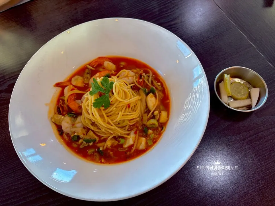 Spicy shrimp soup spaghetti with shrimp