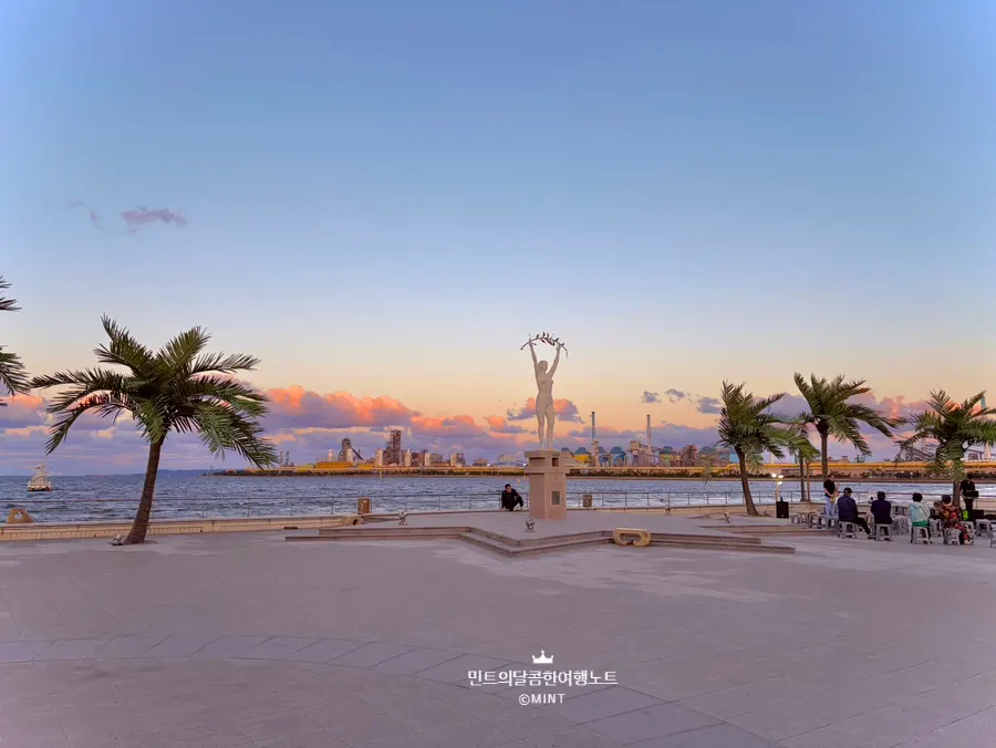 Sunset settling over Songdo Beach