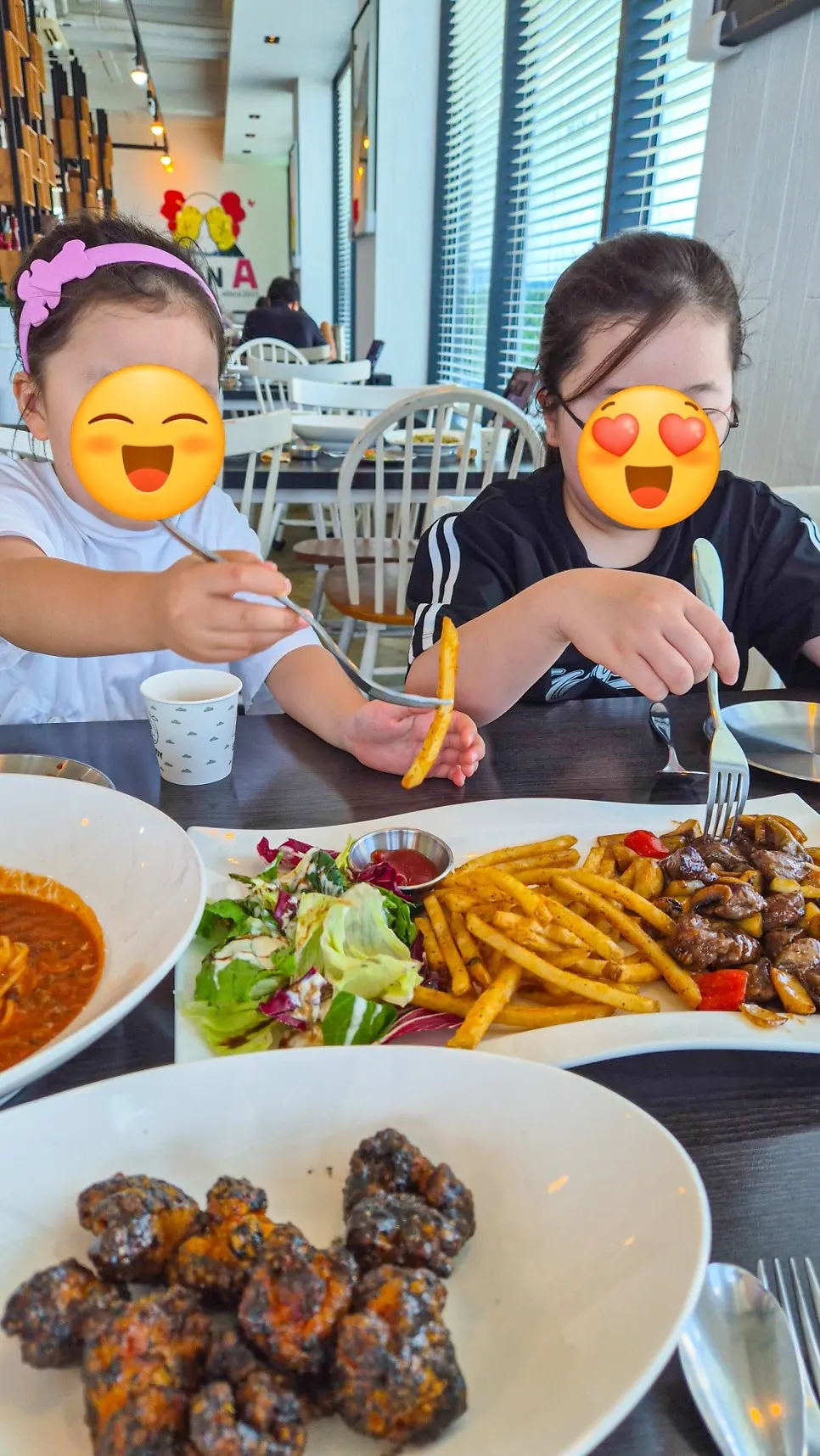 Bite-sized pieces of chop steak meat