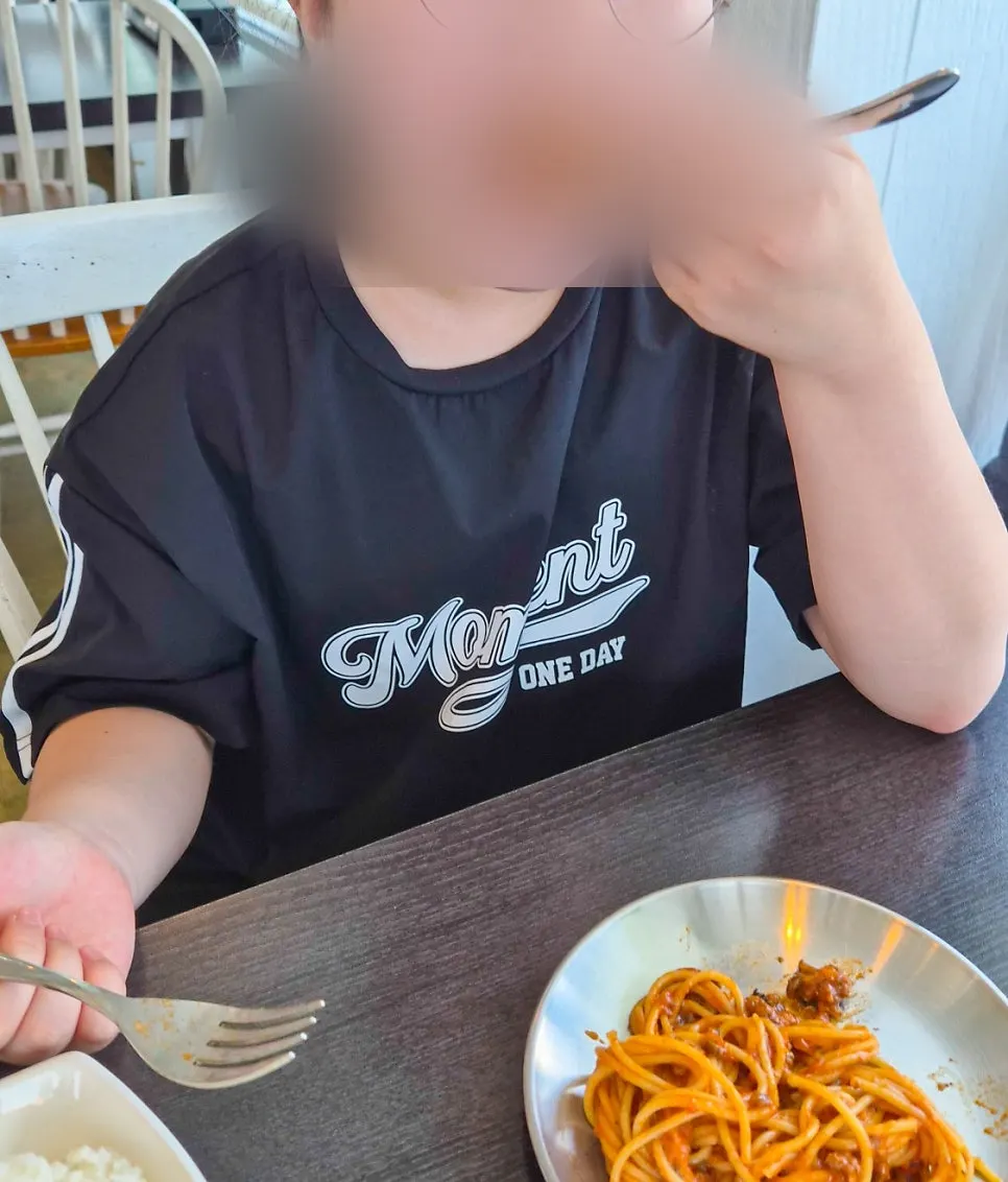 Spaghetti noodles tossed in tomato sauce