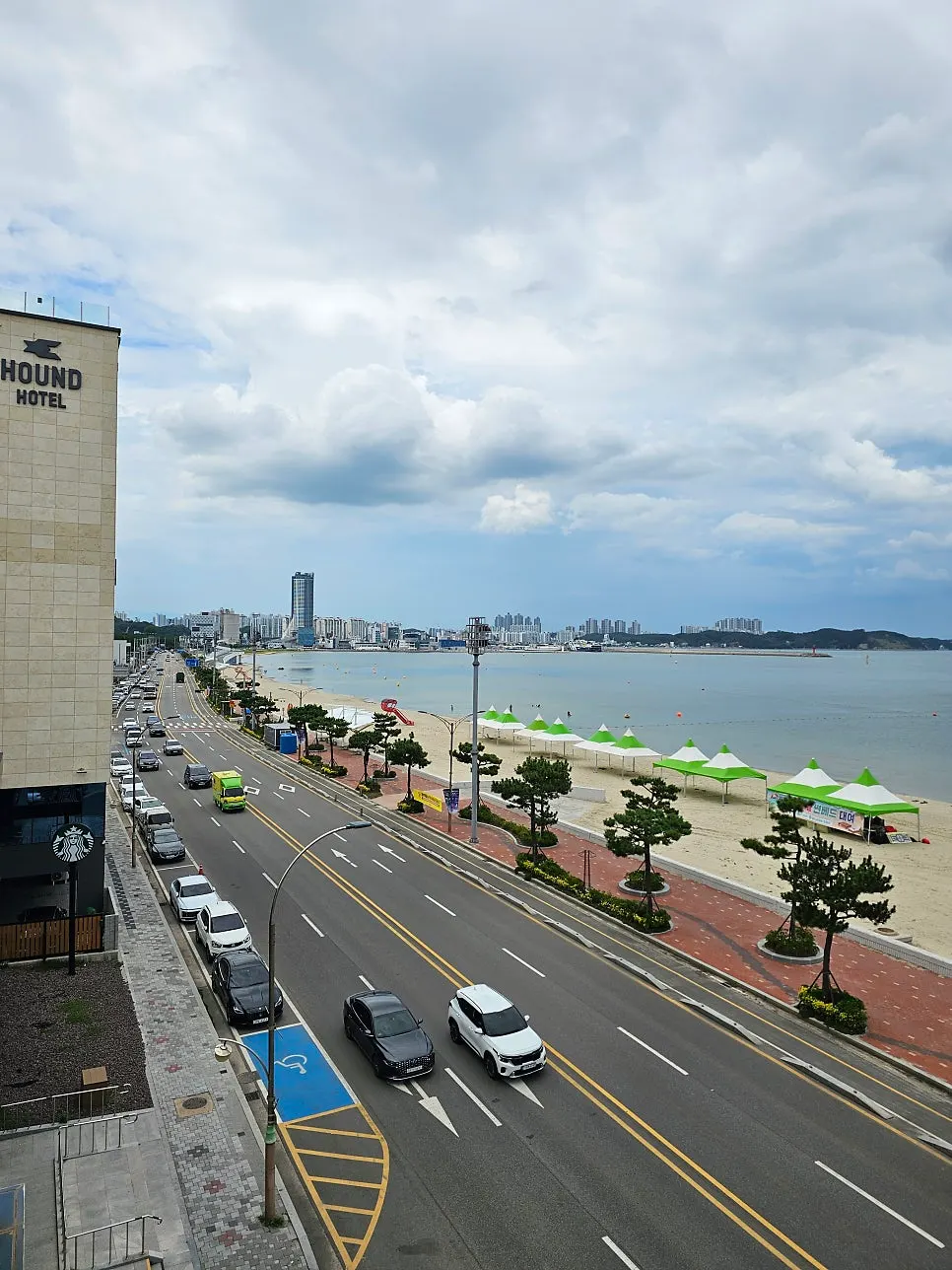 Exterior of Plan A Restaurant in front of Songdo Beach