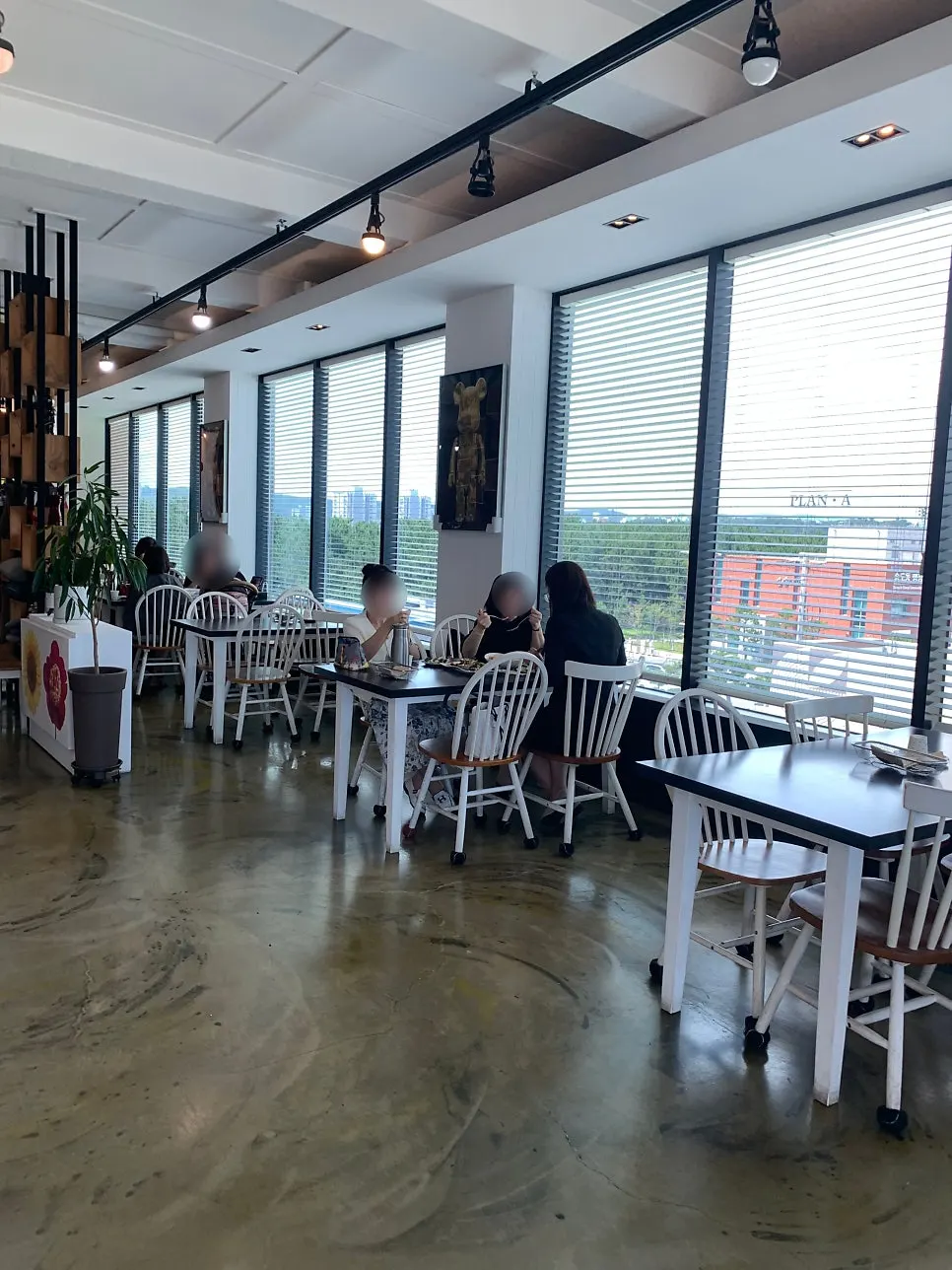 The wide-open Songdo sea seen upon entering the restaurant