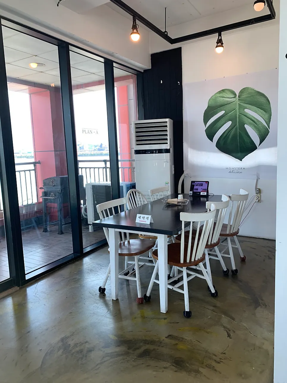 The cute and comfortable interior of the restaurant