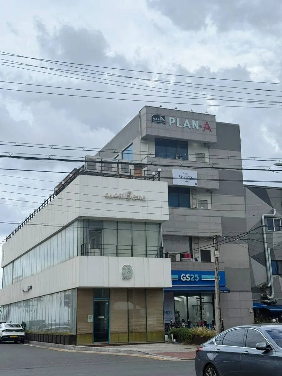 Exterior of the building housing Plan A Restaurant, across from Songdo Beach
