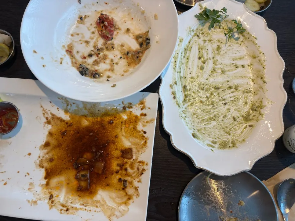 식사를 마친 플랜에이레스토랑 테이블