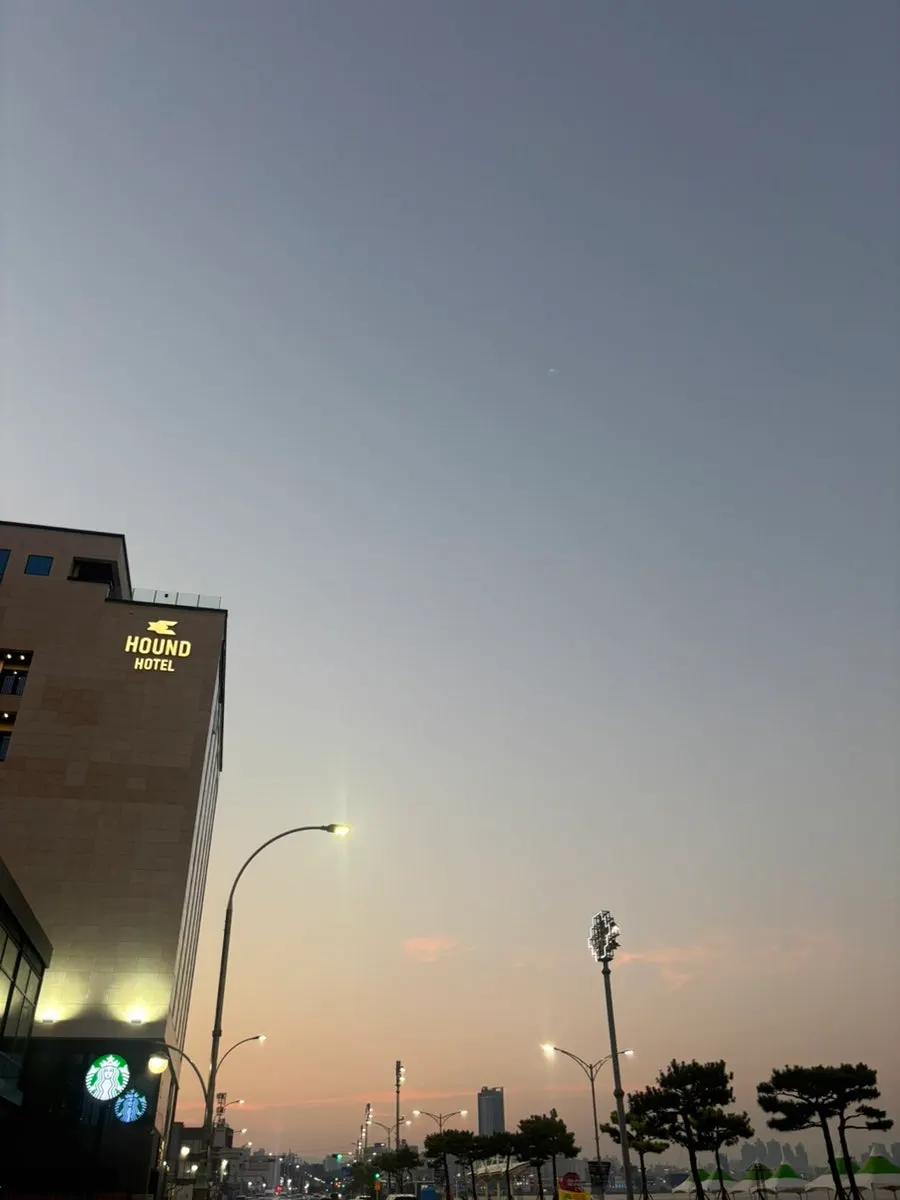 식사 후 걸어본 송도해수욕장 저녁 바다