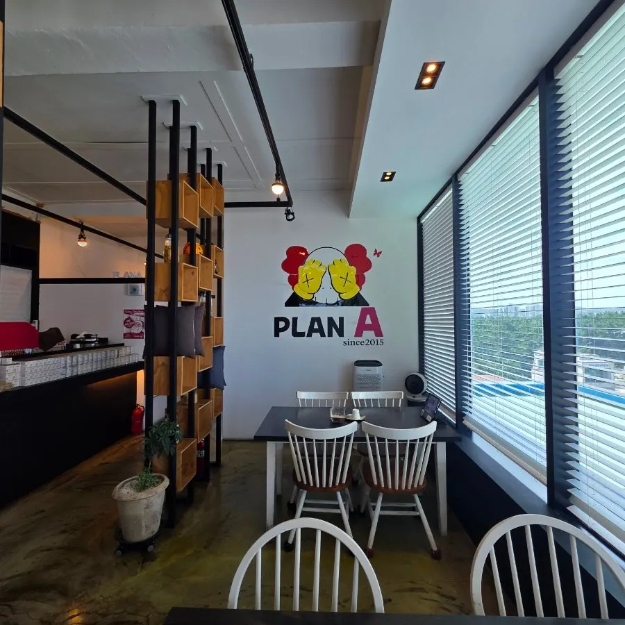 Restaurant location in front of Songdo Beach