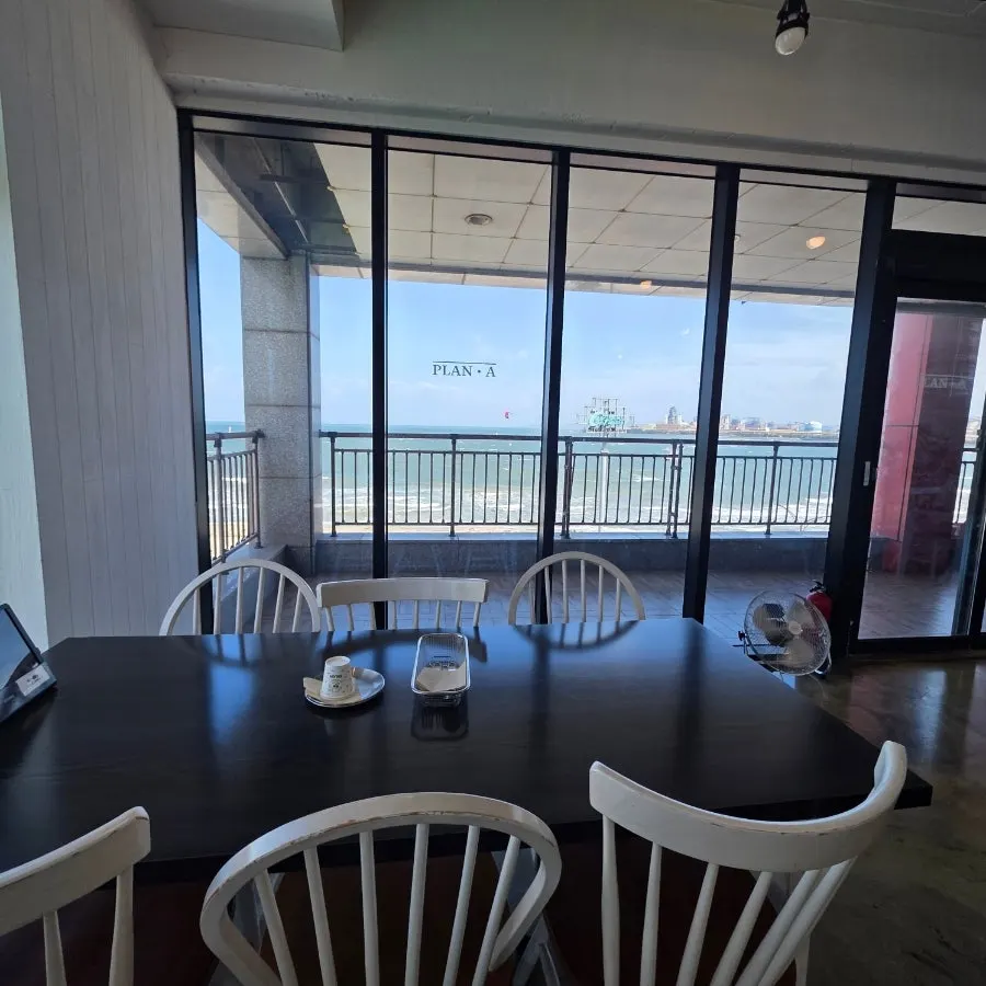 Table overlooking the Songdo sea
