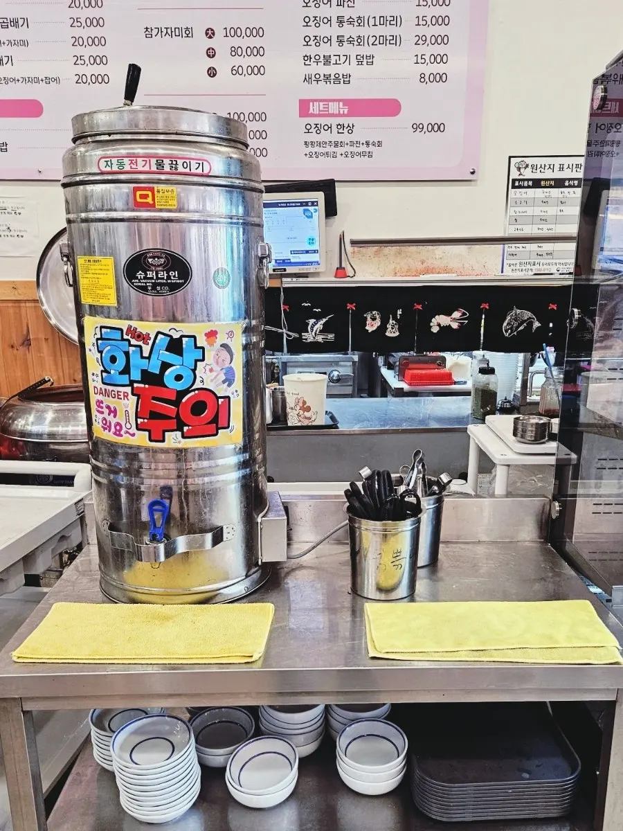 View of the self-serve bar corner at Ppwang Mulhoe
