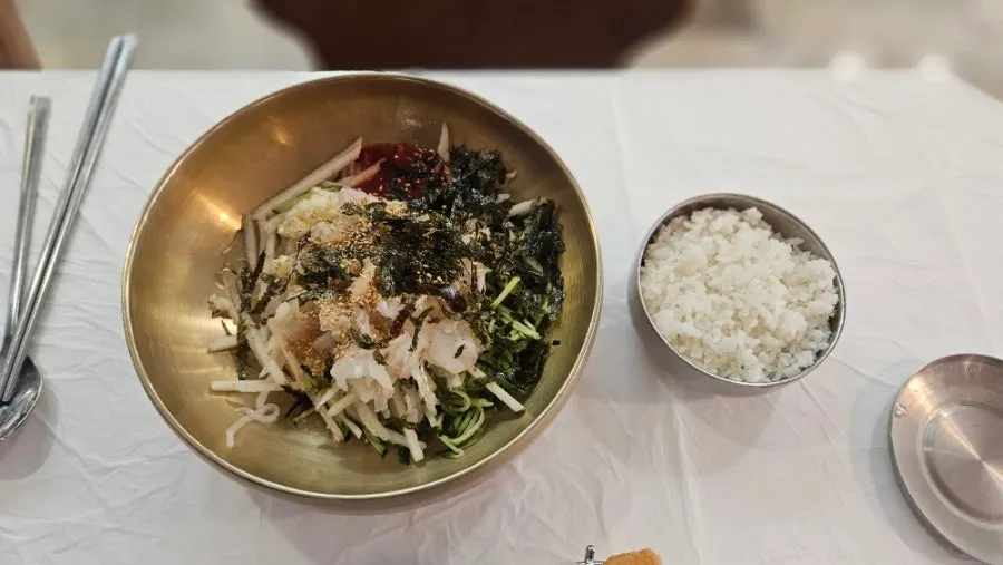 Close-up of squid and flounder together in half-and-half mulhoe