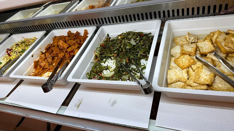 Ppwang Mulhoe side dishes and self-service bar