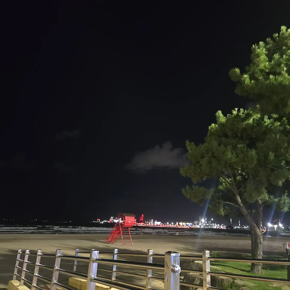A walk along Yeongildae Beach after the meal