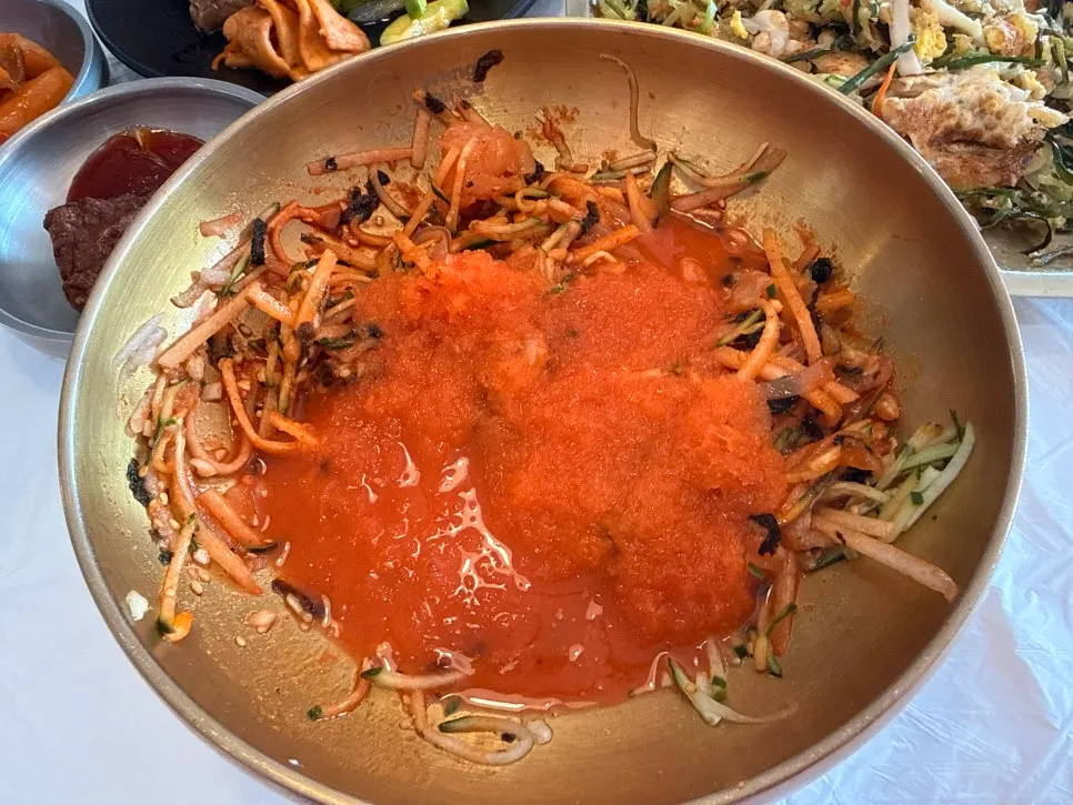물회 육수를 부은 그릇