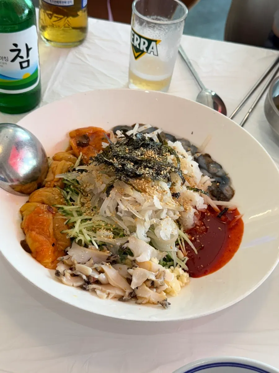 Complimentary bean sprout soup with squid