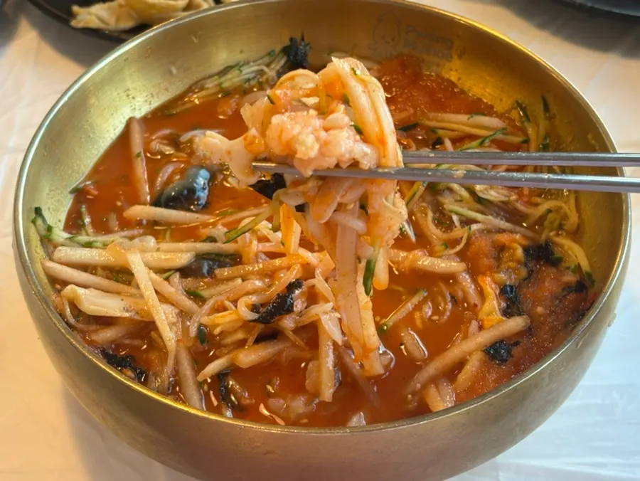 Ppwang mulhoe mixed with gochujang sauce