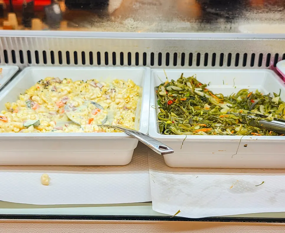 Self bar with tteokbokki and fried squid rolls