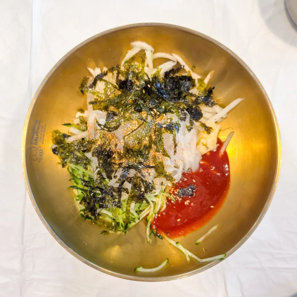 Squid mulhoe with thinly sliced raw squid