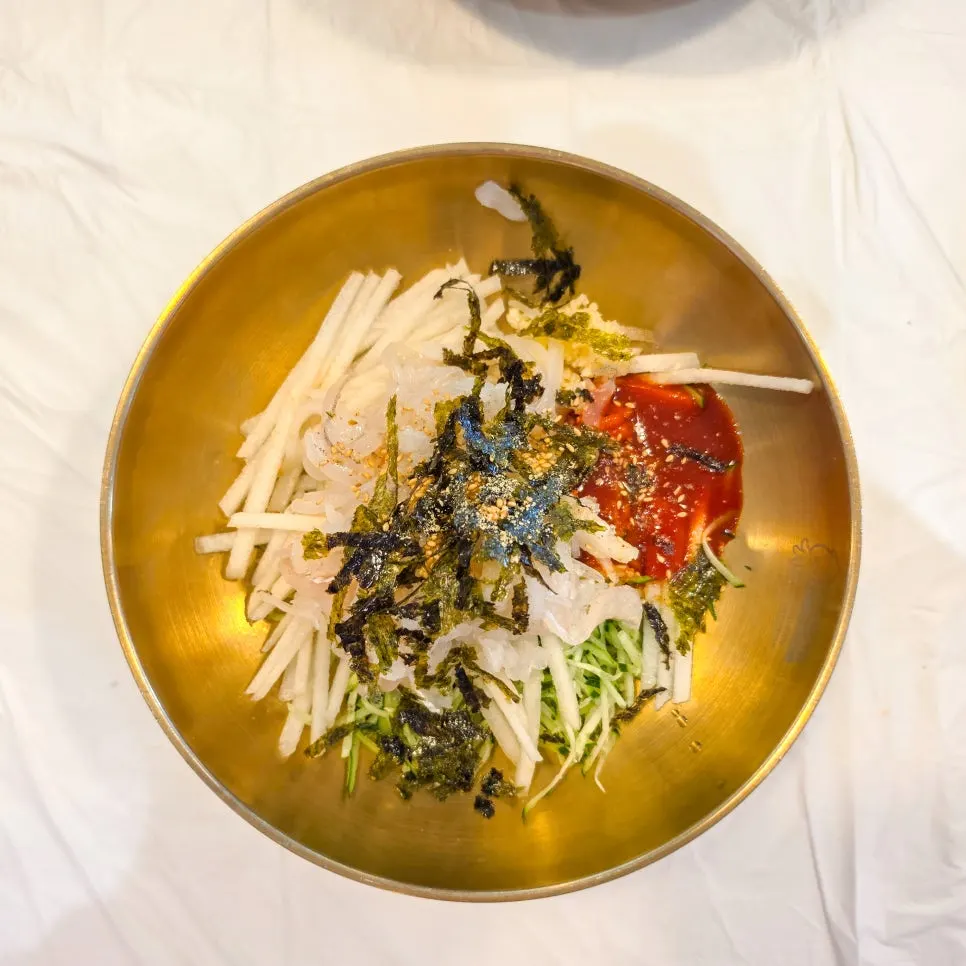 Half-and-half mulhoe with squid and flounder