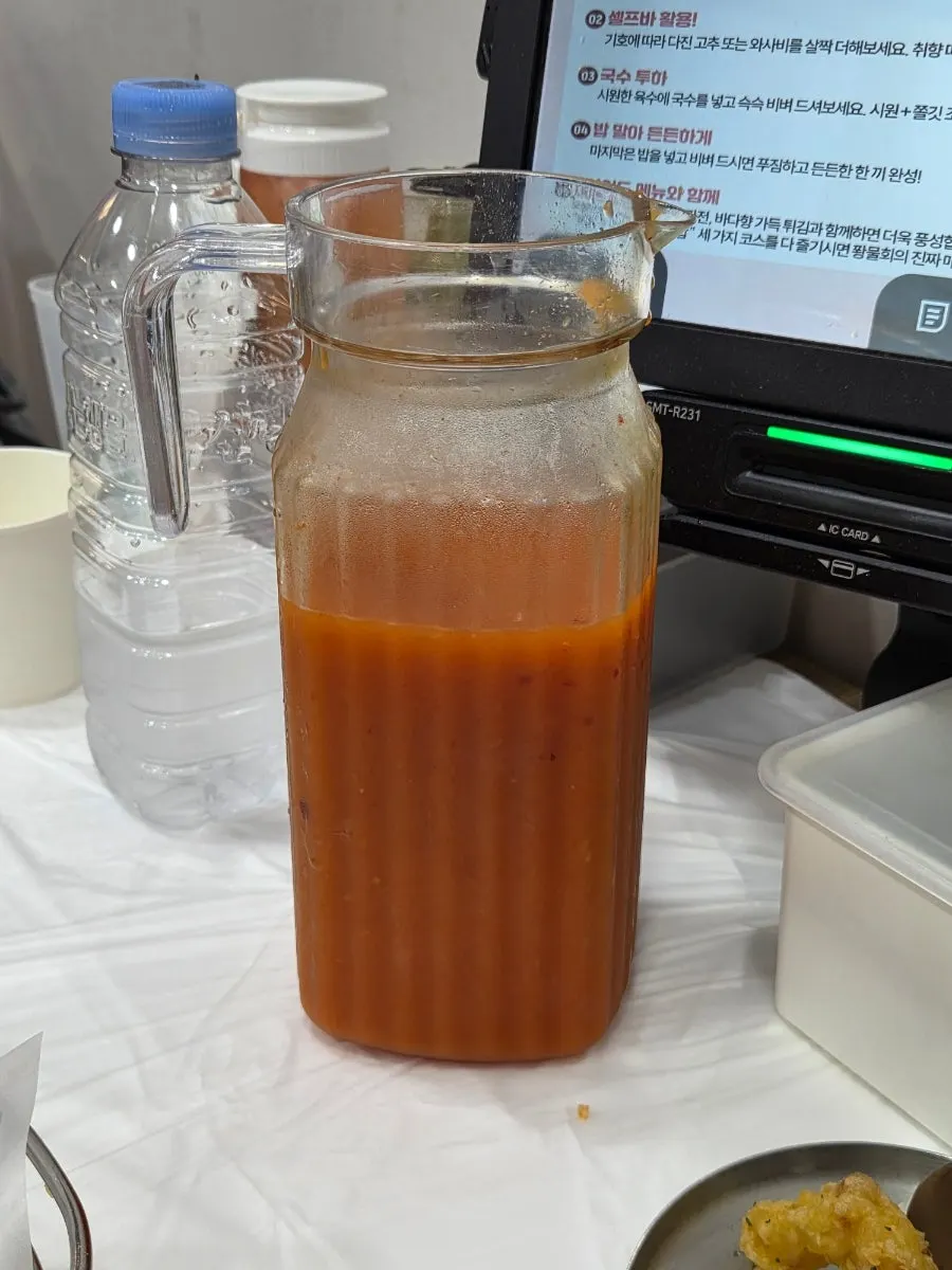비벼 먹는 물회 한 입