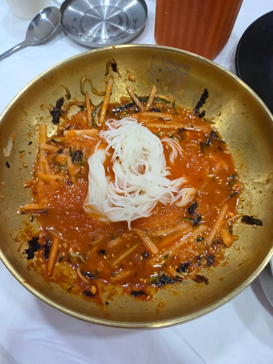 육수 부은 물회 국물 근접