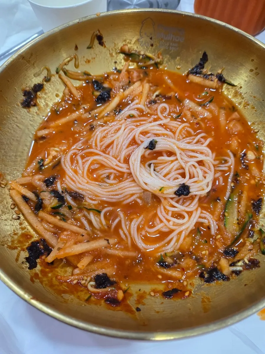 셀프바에서 가져온 국수