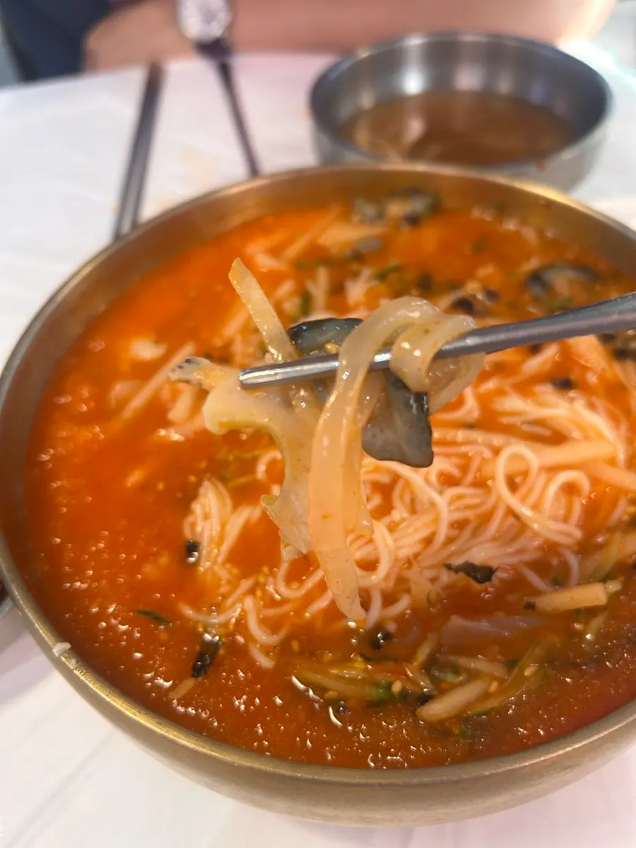 Alternating bites of squid sukhoe and mulhoe
