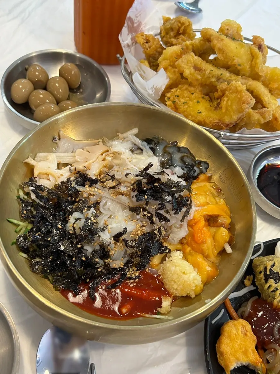 A bowl of three-seafood Ppwang mulhoe