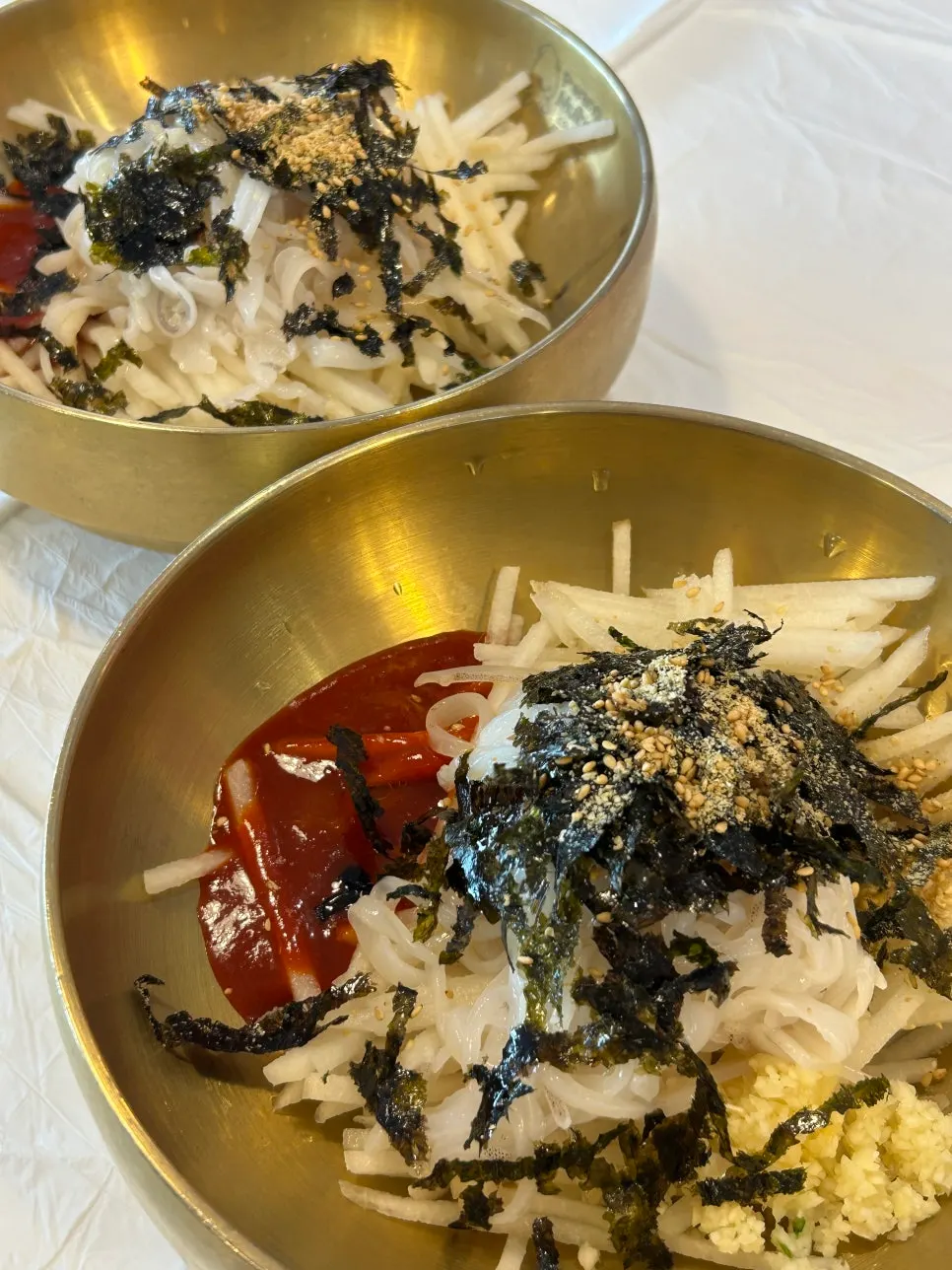 Squid mulhoe with icy broth poured over it