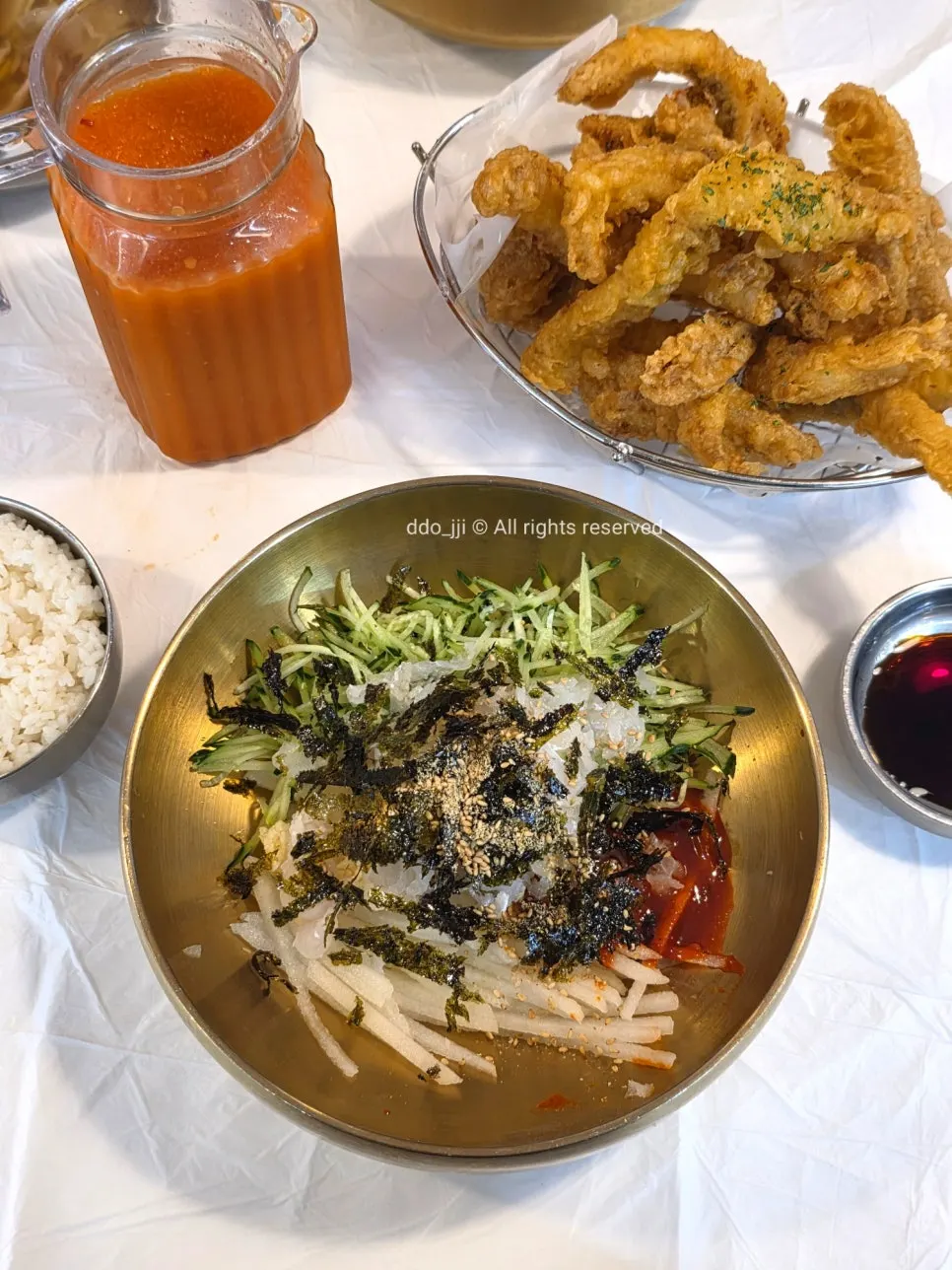 셀프바에서 담아온 반찬 상차림