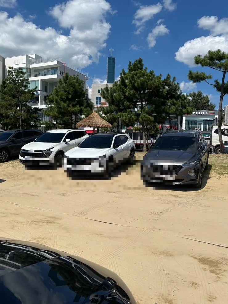 Parking lot in front of Ppwang Mulhoe