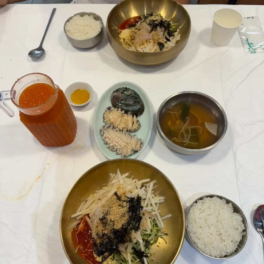 Squid soup eaten alongside the mulhoe