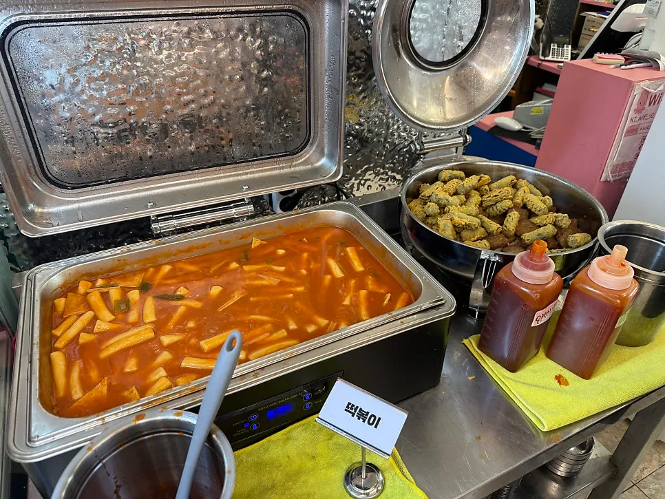 Tteokbokki and fried snacks displayed on the self-serve bar