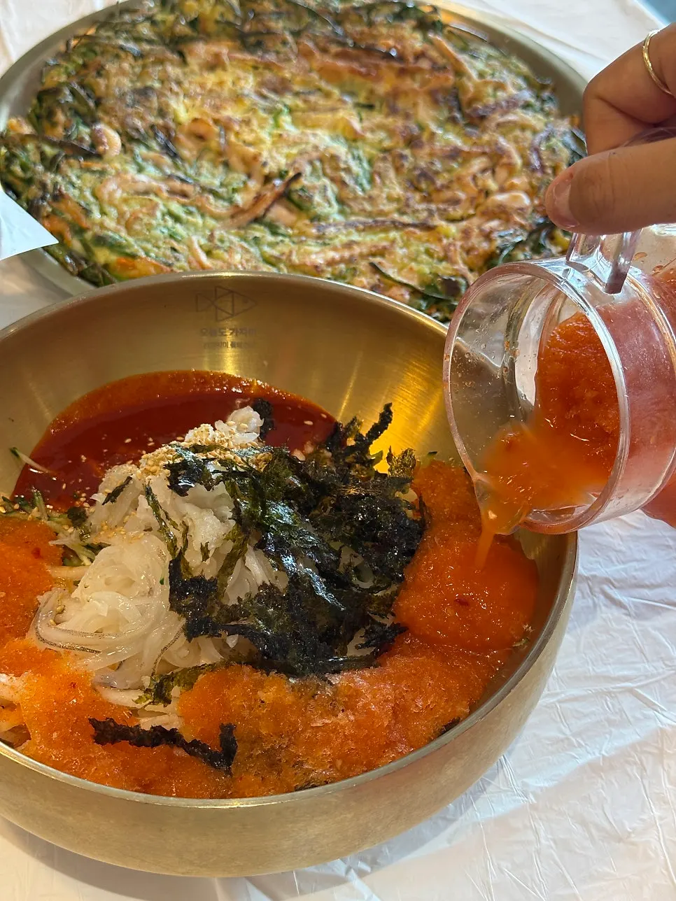 A bowl of squid and flounder half-and-half mulhoe