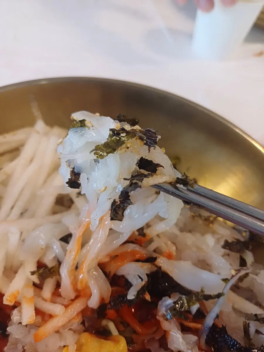 Sliced raw squid in the mulhoe